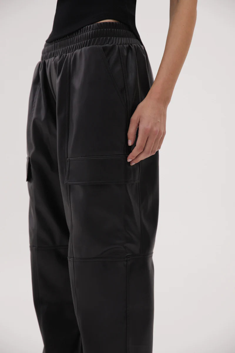 Elysian Collective Misha Urban Elian Jogger Black