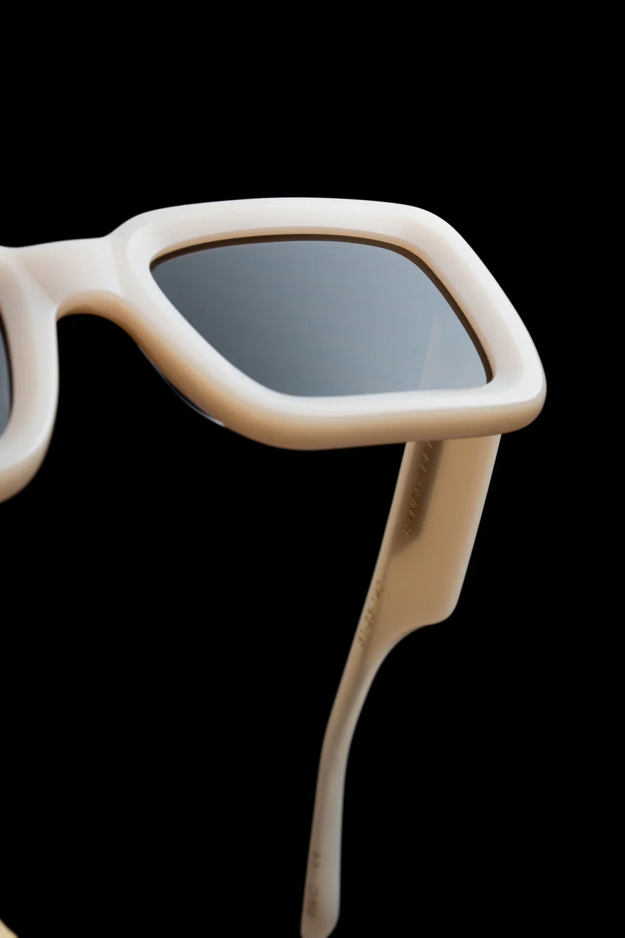 Elysian Collective Vieux Eyewear Vesere Bone