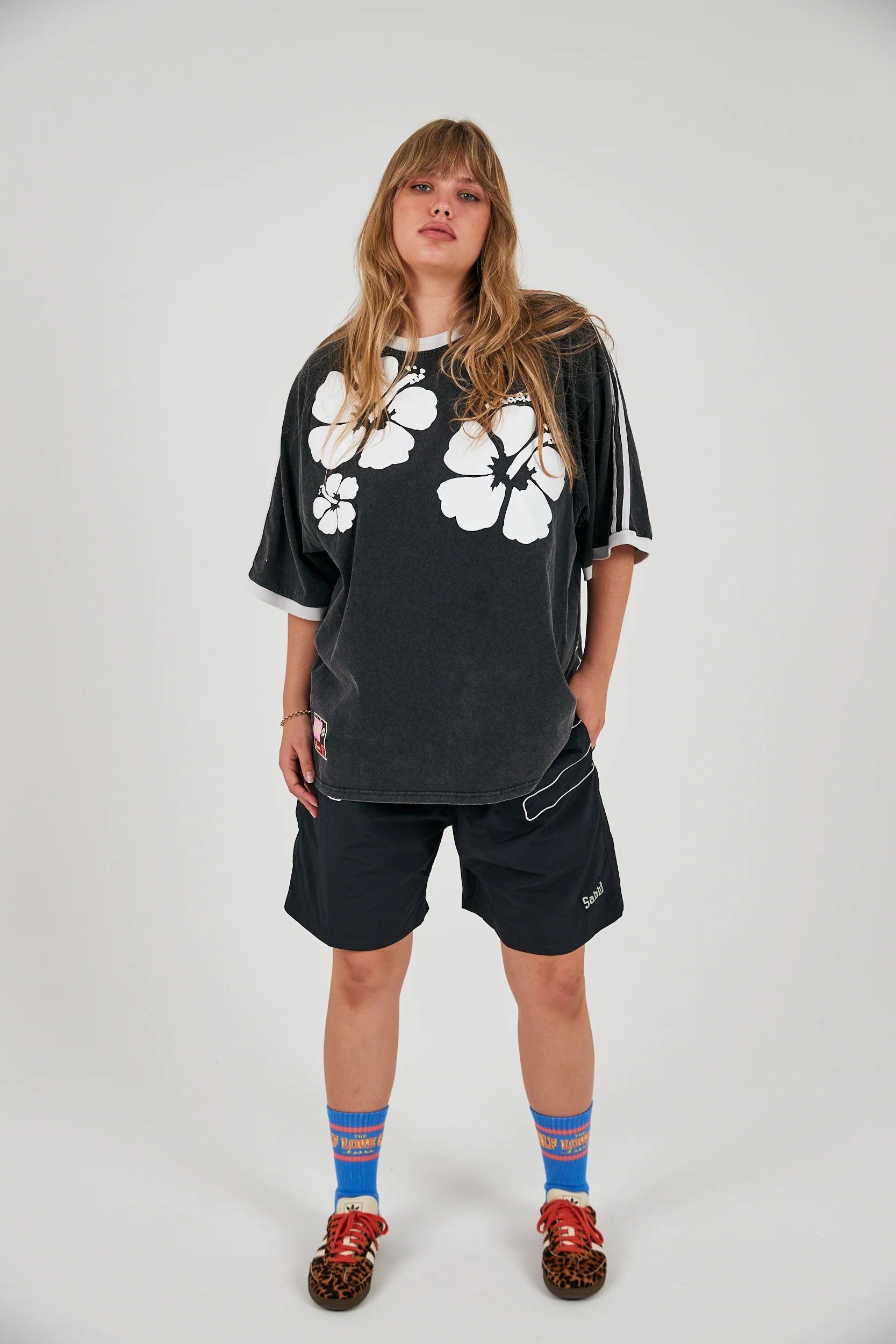 SABBI - THE HIBISCUS TEE (WASHED BLACK)