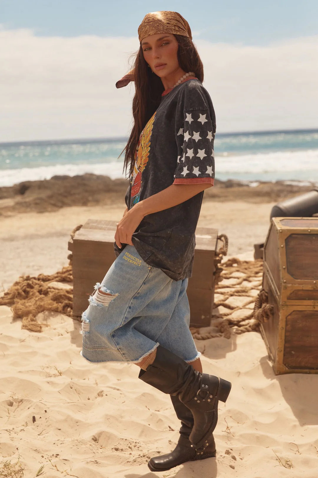 Elysian Collective Sabbi The Very Oversized Vintage Dream Big Brenda Tee Black